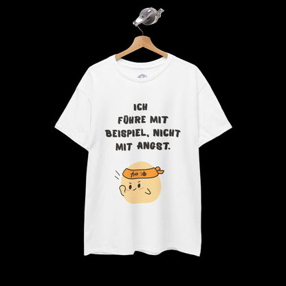 Herren T-Shirt mit lustigem Vater-Spruch "Ich führe mit Beispiel, nicht mit Angst" - Premium Baumwolle
