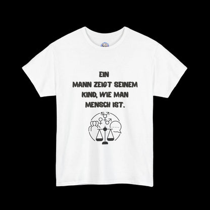 Fatherhood Statement T-Shirt mit Spruch "Ein Mann zeigt seinem Kind, wie man Mensch ist" - Vatertagsgeschenk
